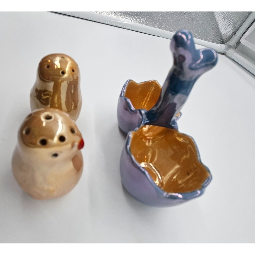 Lusterware Japan Ceramic Chick Salt and Pepper Shakers in Egg Holder with Handle - Picture 10 of 13